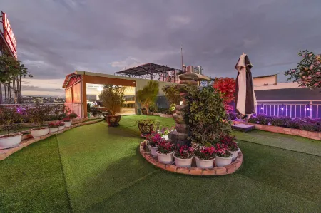 Happy Dalat Hotel & Apartment Отели рядом с достопримечательностью «Озеро Сюан Хуан»