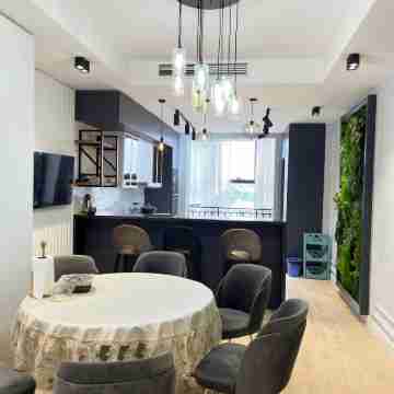 Premium Apartment Dining/Meeting Rooms