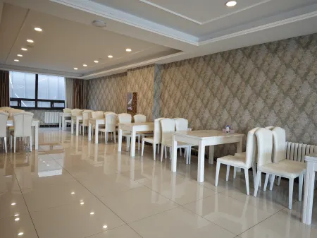 Golden City Hotel Erguna Отели рядом с достопримечательностью «Shiweilinjiangjiehe Scenic Area»