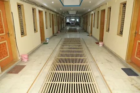 Sunshine Guest House & Restaurant ( Jodhpur) Отели рядом с достопримечательностью «Ghanta Ghar Jodhpur»