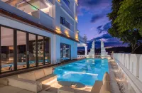 Xishuangbanna Menghai Seventeen Homestay Complex - Pools