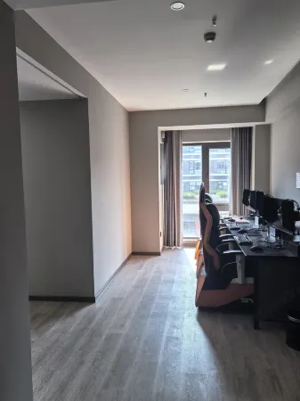 Jijing E-sports Homestay Отели рядом с достопримечательностью «Chongqing University of Posts and Telecommunications (University City Teaching Area)»