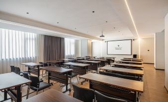 Rezen Select Hotel (Zunyi Zheng'an Guitar Culture Square County Government Branch)