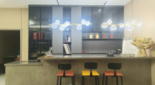 Luliang Erjie Jia Zai Shanchuan Homestay
