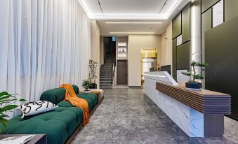 Luyu Intelligent Hotel (ASEAN International Used Car Trading Market Store)