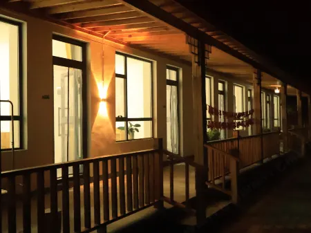 Kurdish Ningxuan Tingxuanshe Homestay Отели рядом с достопримечательностью «Kurdning·Bai Rui Camp»