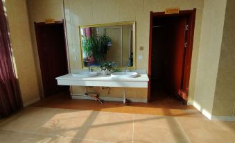 Hezheng Lanhe Hotel