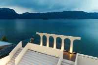 瀘沽湖喜霧嶼湖景設計師酒店