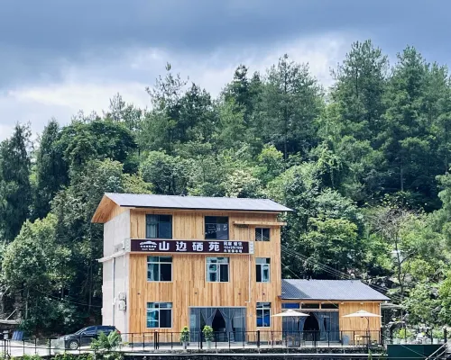 200 meters northwest of Tiansheng Bridge, Group 2, Pingshan Village, China/Hubei/Hefeng/Pingshan Hotels in Hefeng