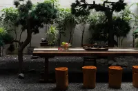 Leshi Jin Hotel (Renhe District High Speed Rail South Station) - parking