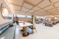 Orange Hotel (Zhengzhou East Railway Station East Square Central Branch)