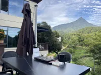 Early Spring Red Guesthouse - Homestays