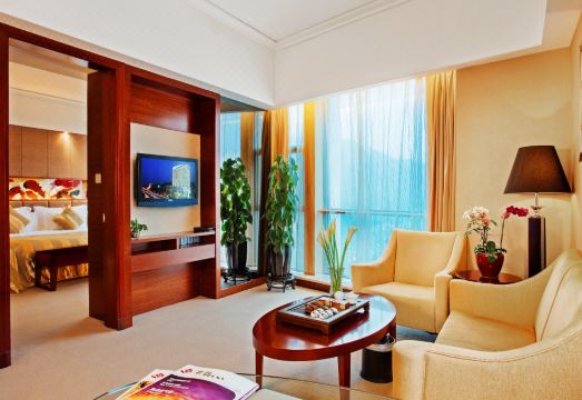 2. 피오니 인터내셔..