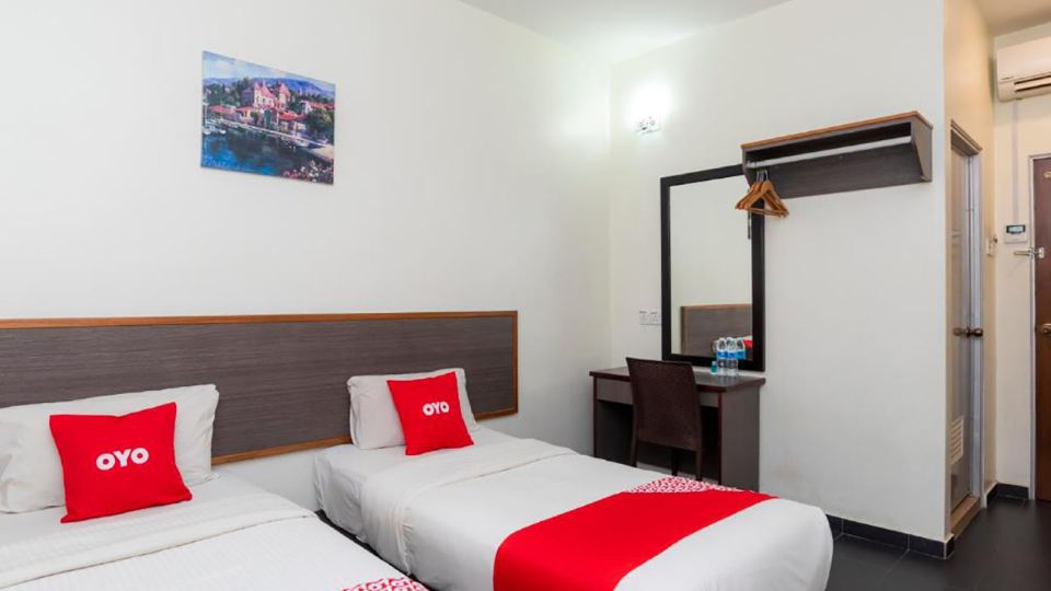 OYO 44095 Bluewater Hotel 2