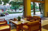 雲素飯店（隴川縣森林公園店） - 停車場