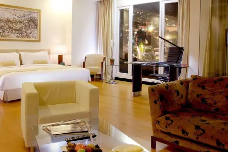 Sintesa Peninsula Hotel