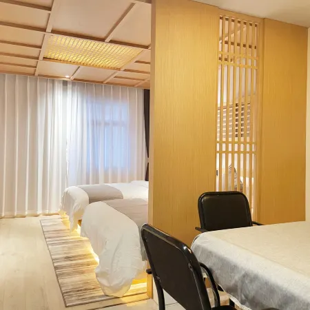 Hongcheng Hotel Отели в г. Луопинсянь