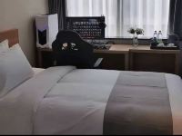 机场24h酒店(珠海机场店) - 畅玩电竞单台大床房