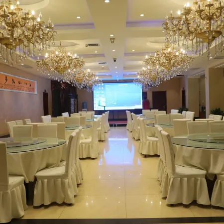 Dangyang Binyue Hotel