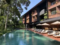 Titik Dua Hotel dekat Lapangan Puputan Klungkung