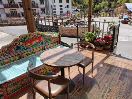 Ya'an Gasa Tibetian Inn Отели в г. Баосин