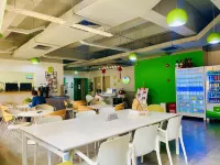 Qiyou Capsule Youth Hostel Hotel a 