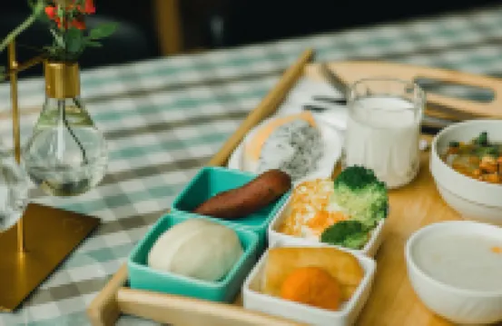 Moon Villa (Yangshu Ten-mile Gallery Yulong River)