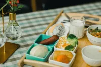 Moon Villa (Yangshu Ten-mile Gallery Yulong River)