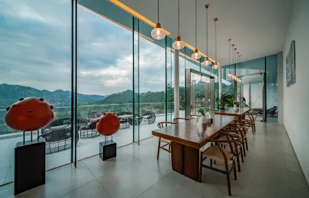 Xijiang Longtangshan house Отели рядом с достопримечательностью «No.4 Fengyu Bridge»