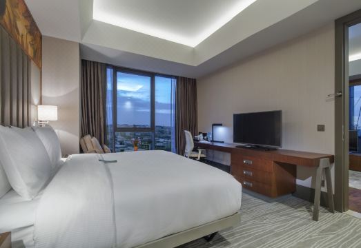 5. 힐튼 가든 인 ..