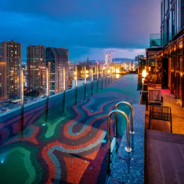 Kunming Xishe Qinghuan High-altitude Terrace Designer Hotel (Kunming Vientiane City)