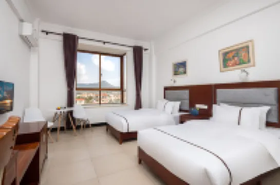 Jianfengling Longmuwan Haiyi Hotel