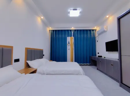 Chaoer Hotels Отели рядом с достопримечательностью «Huitang Huatian City Hot Spring Resort»