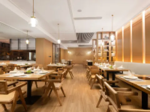 Banlan Hotel (Jiujiang Railway Station Wanda Plaza) Hotels in Jiujiang