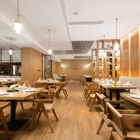 Banlan Hotel (Jiujiang Railway Station Wanda Plaza)