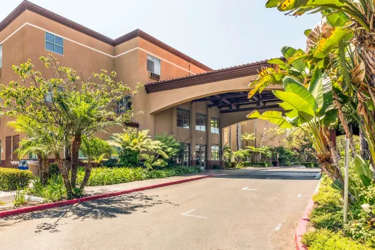 Ramada Suites by Wyndham San Diego Hotels near Bahn Thai