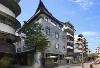 Shuncheng 212 Light Luxury Hotel (Leshan Zhanggong Bridge Gourmet Street)
