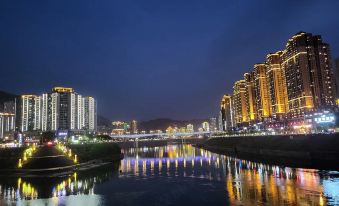 River & Holiday Rezen Hotel Pengshui