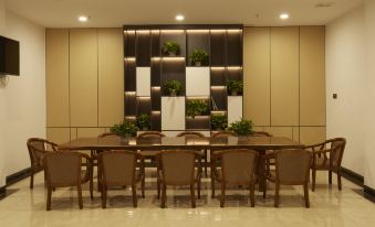 Longhui Hotel (Guangzhou Nansharon Xuedao Branch)