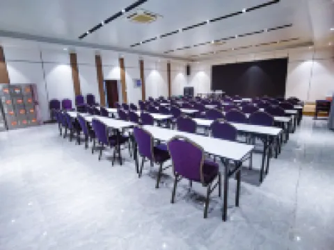 Yuexiang Light Residence Hotel (Jingkai Wanda Plaza High-speed Railway Station Branch)