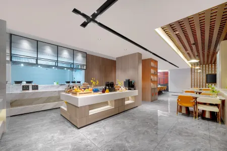 Atour Hotel (Urumqi Government Nanhu Citizen Square Branch) Отели рядом с достопримечательностью «Xinjiang Institute of Engineering»