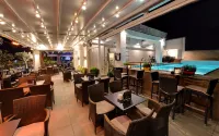 Mondial Hotel - Pools