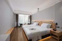 XCSW hotel & club