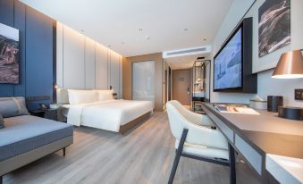 Lianyungang Wanda Plaza Atour Hotel