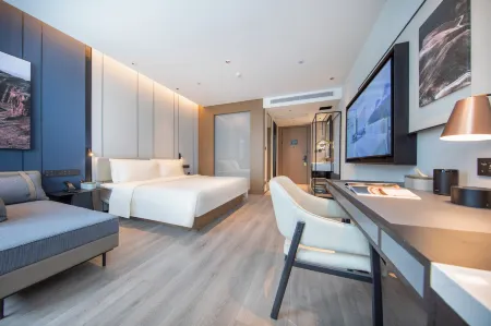 Lianyungang Wanda Plaza Atour Hotel Отели рядом с достопримечательностью «Donggang College of Huaihai Institute of Technology»