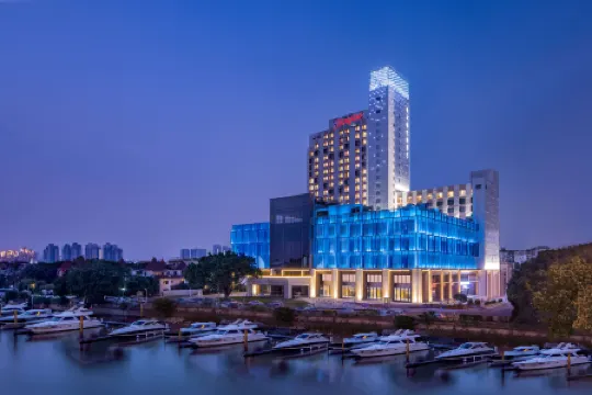 Hampton by Hilton Guangzhou Luoxi Отели рядом с достопримечательностью «HongShuWan JiaJu BoLan ZhongXin»