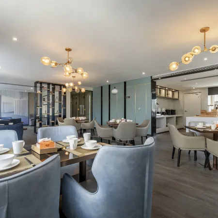 Yishang Hotel (Jiayu Longwan Peninsula)