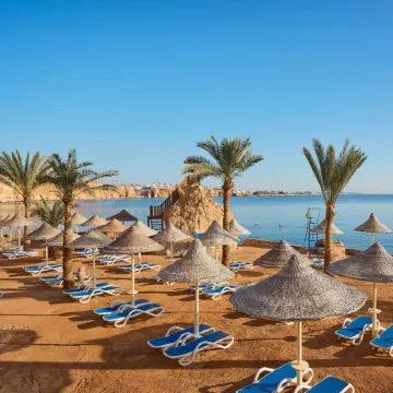 Dreams Beach Resort Отели рядом с достопримечательностью «Мечеть Аль-Сахаба»