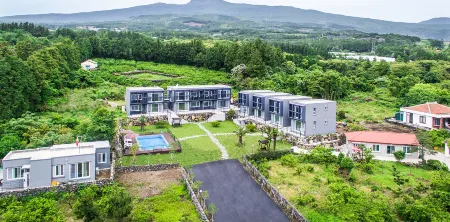 Donnaeko pension Отели рядом с достопримечательностью «Soesokkak Estuary»