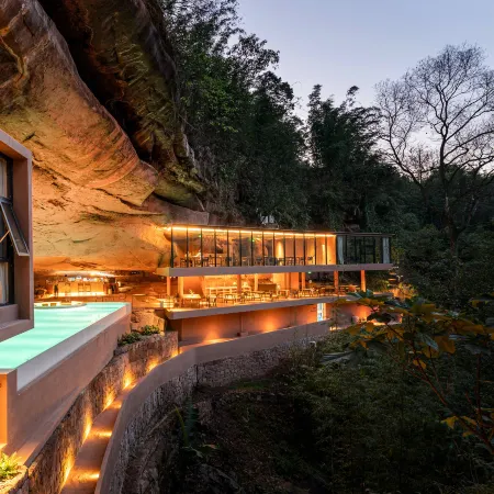 Jianglu Yalugu Hotel